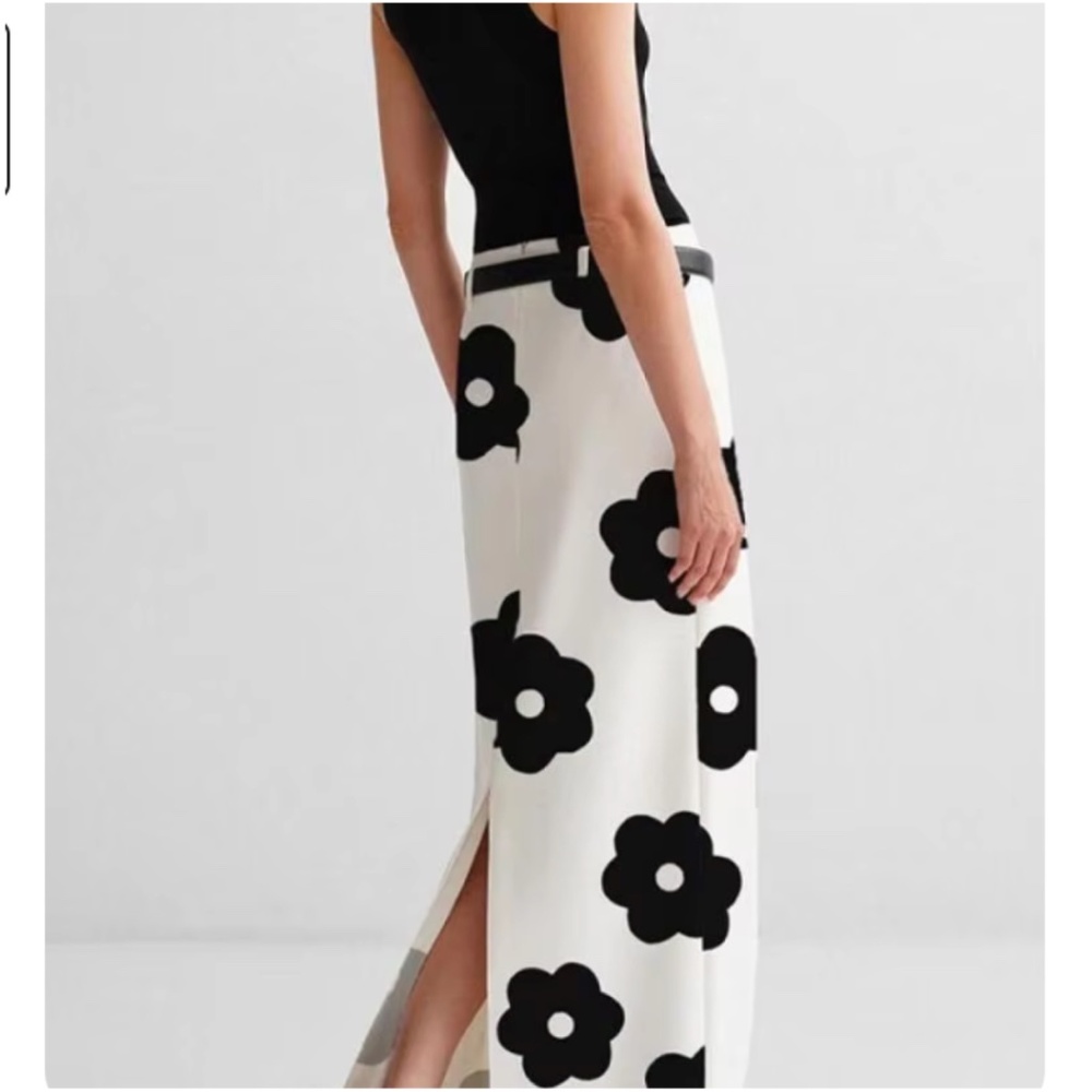 Classic Floral Print Split Hem Maxi Skirt - Picture 2 of 4